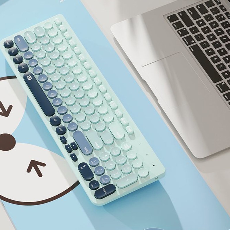 Apa keuntungan menggunakan keyboard nirkabel Bluetooth dan set mouse?